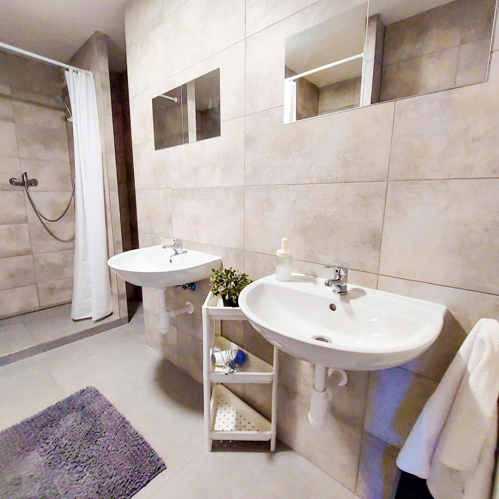 Privatunterkunft Spacious E1